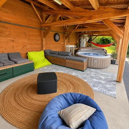 Nature - Piscine Interieur - 15 Personnes Pernois