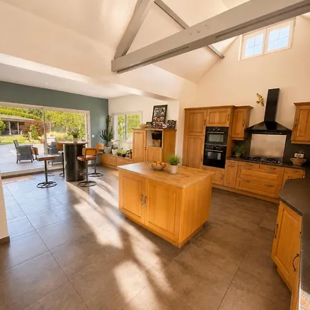 Nature - Piscine Interieur - 15 Personnes *